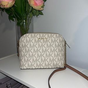 Michael Kors Cindy Vanilla Signature Crossbody